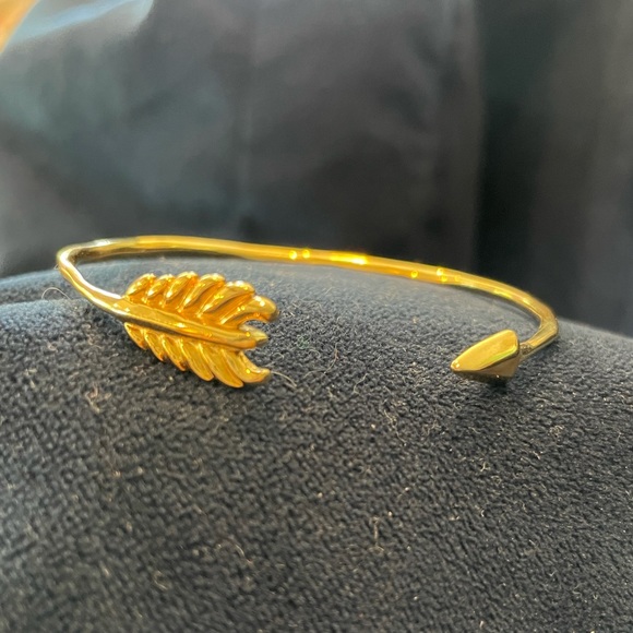 Stella & Dot gilded golden arrow bracelet - Picture 2 of 3